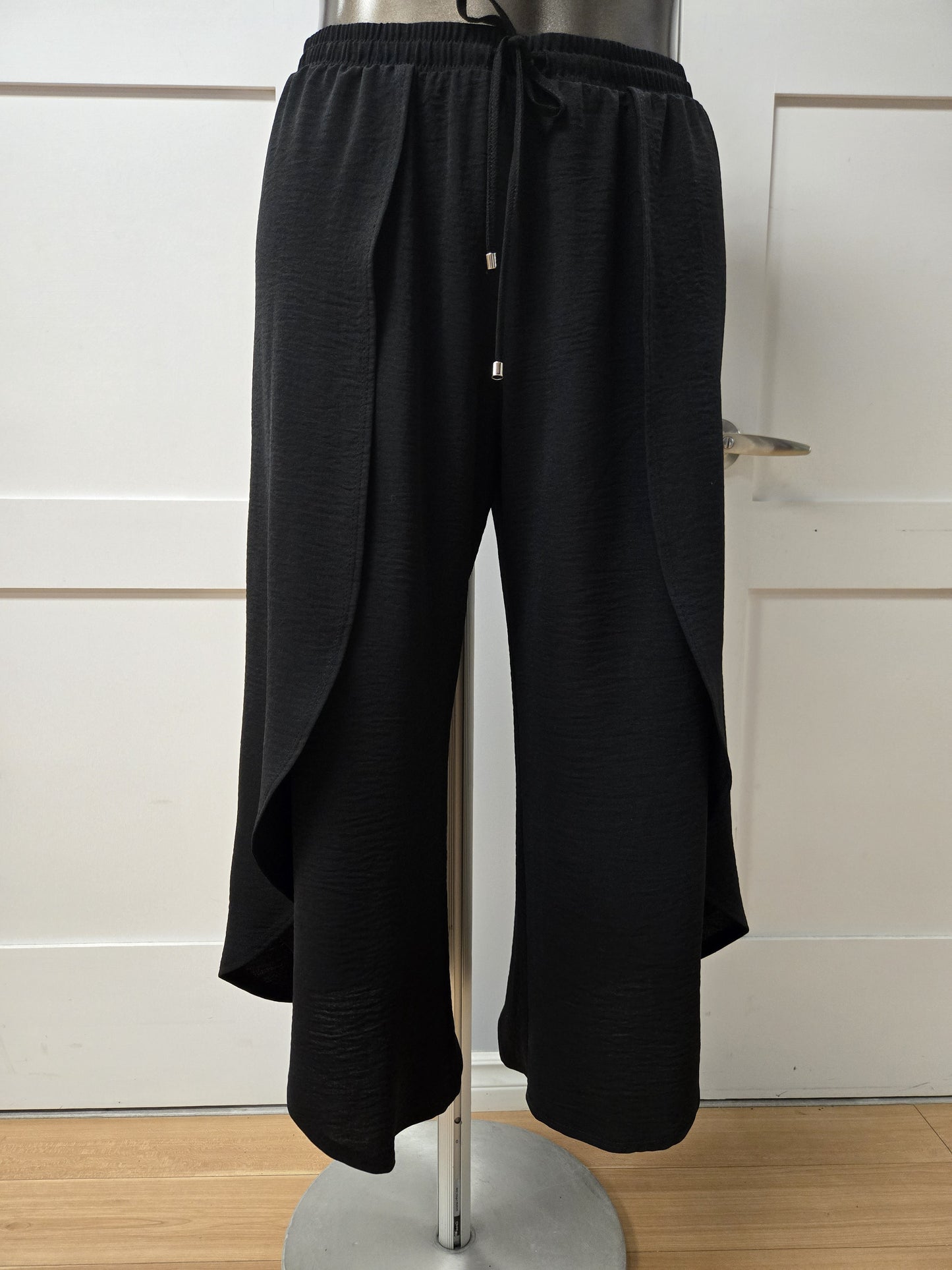 Flowy Black Gaucho Pants