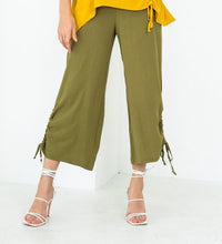 Load image into Gallery viewer, Crop Pant by Artex (available in plus sizes) 2 colours
